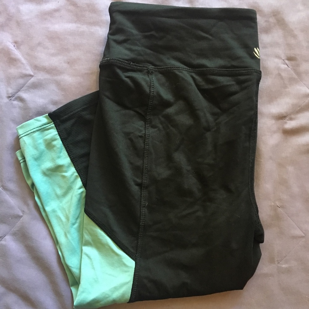 Black and electric blue sport capris!